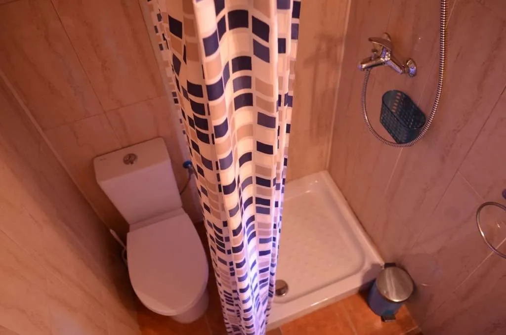 Bagno completo della casetta in legno con doccia